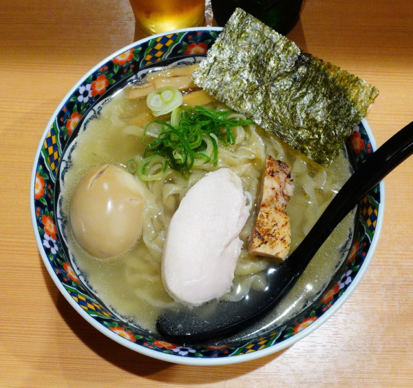 「【限定】地鶏の手揉み中華蕎麦(塩)+味玉+瓶ビール」@北千住煮干中華蕎麦 かれんの写真