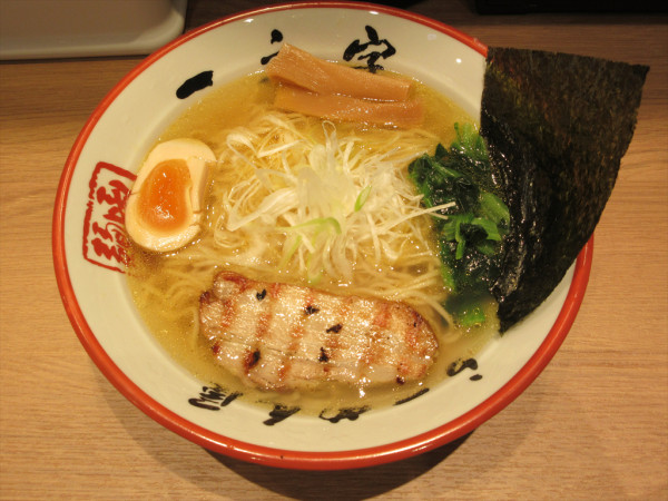 「塩ラーメン（1,130円）」@函館麺や 一文字PREMIUMの写真