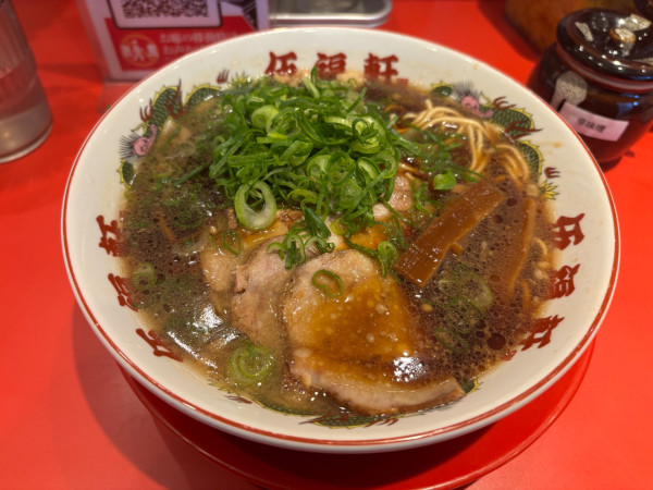 「背脂黒醤油ラーメン」@伍福軒 目黒店の写真