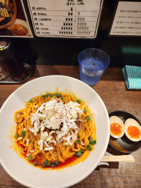 「汁無し担担麺(白)　味玉」@うさ担 浦和本店の写真