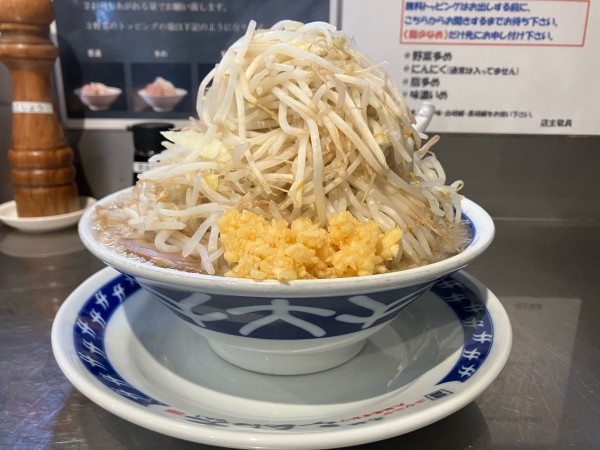 「塩らーめん 1000円(野菜マシ、ニンニクマシ)」@ラーメン大 下高井戸店の写真