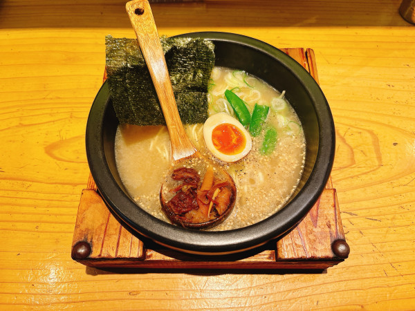 「白丸らぁ麺」@らぁ麺 牛ごろ極の写真