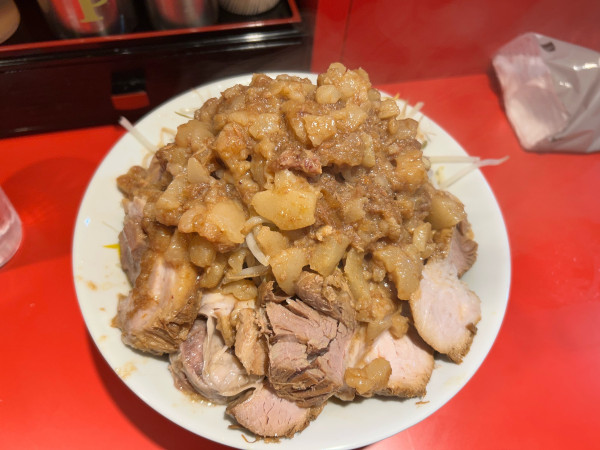 「中チャーシューメン(ヤサイニンニクマシアブラマシマシ)」@ブタブタコブタラーメン 代々木店の写真