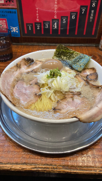 「背脂がんこ醤油＋大盛＋味玉」@元祖一条流がんこラーメン たま館分店の写真
