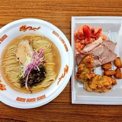 【八咫烏】八咫烏式博多豚骨ラーメン