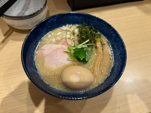 「【季節限定】濃厚牡蠣そば + 味玉」@中華そばよしかわ 西荻窪店の写真