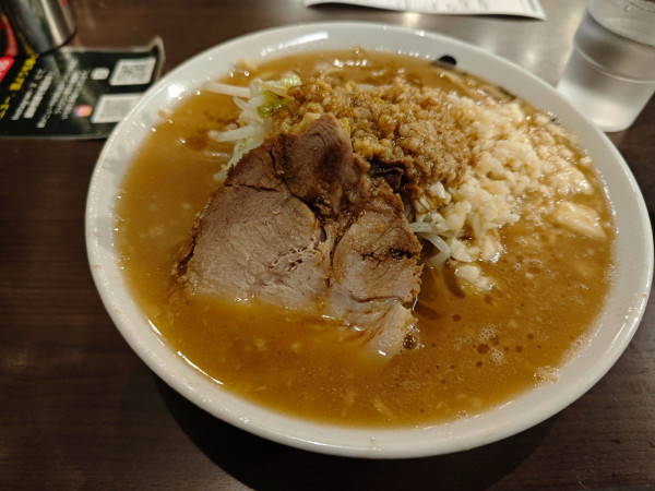 「ラーメン300g ＋ 辛脂」@ラーメン山 なぜかの写真