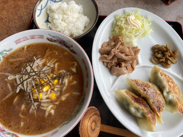 「Aセット・手打ち味噌ラーメンに変更：1050円」@レオスレストランの写真