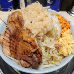 小ラーメン（950円）やさいにんにくアブラ辛あげ