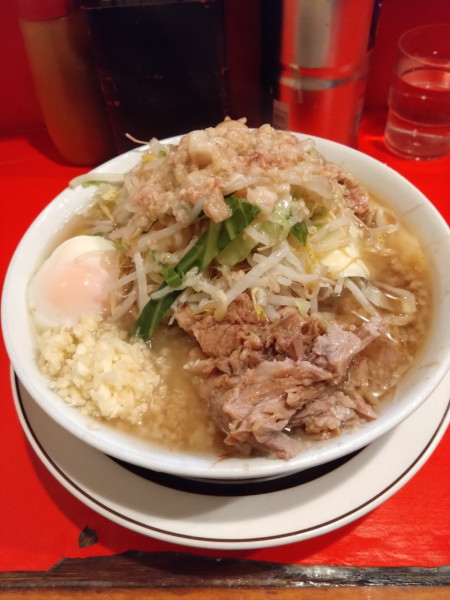 「小ラーメン（ニンニクアブラ）＋温泉玉子、チーズ」@ラーメン二郎 府中店の写真