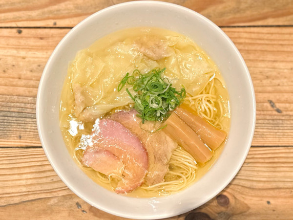 「★軍鶏ワンタン塩ラーメン🍜¥1,350」@麺屋 翔 西新宿本店の写真
