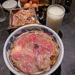 和牛ラーメン(豚肉不使用)＋黒毛和牛せいろご飯＋サッポロ黒ラベル
