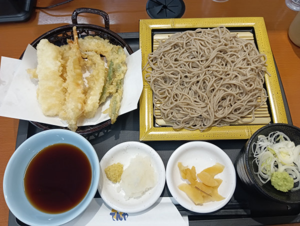 「天ぷらと藪そば（¥820）」@天丼 てんや 荻窪店の写真