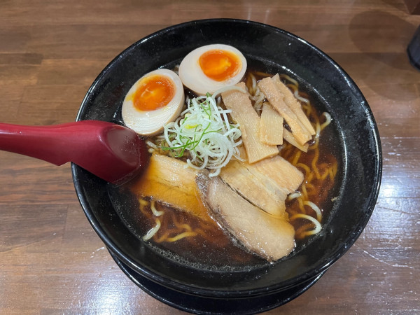 「中華そば半熟味玉入り＋大盛り」@らーめん白南風の写真