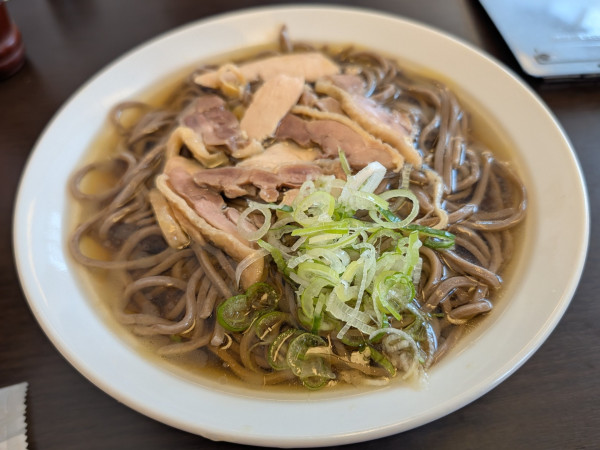 「冷たい肉そば（大盛：1,050円）」@一寸亭 本店の写真