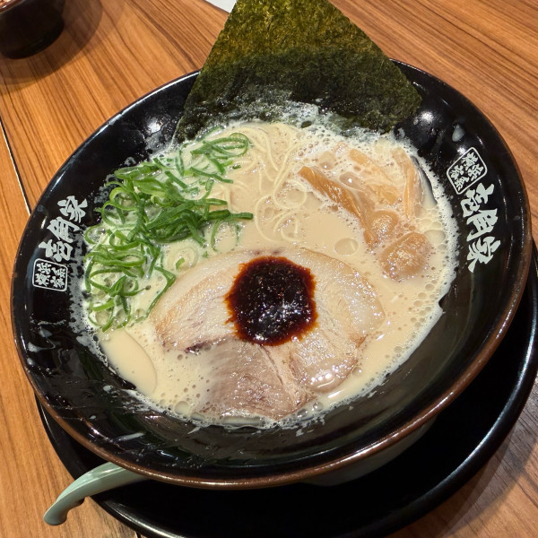 「博多とんこつラーメン」@横浜家系ラーメン 壱角家 見沼深作店の写真