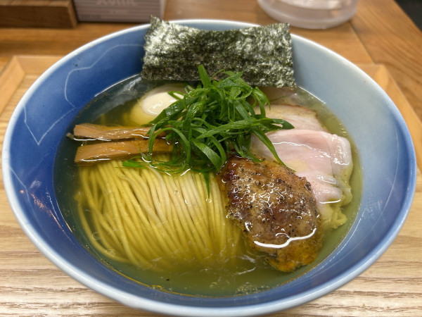 「塩そば・味玉」@YOKOKURA STOREHOUSEの写真