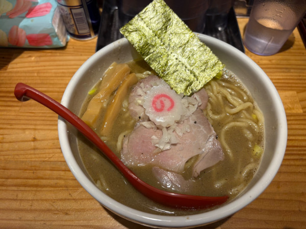 「煮干し中華そば＋大盛り」@煮干中華そば 無双の写真