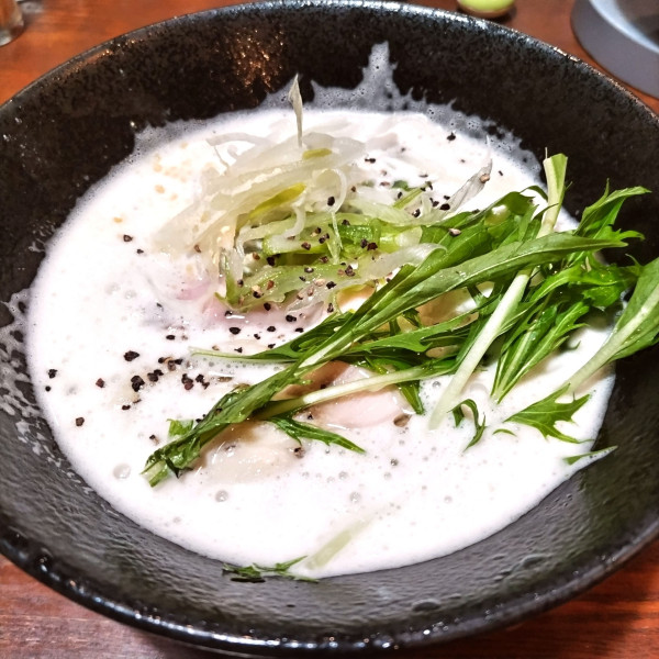 「名物！ 白ラーメン（￥900）」@コジーナ邸の写真