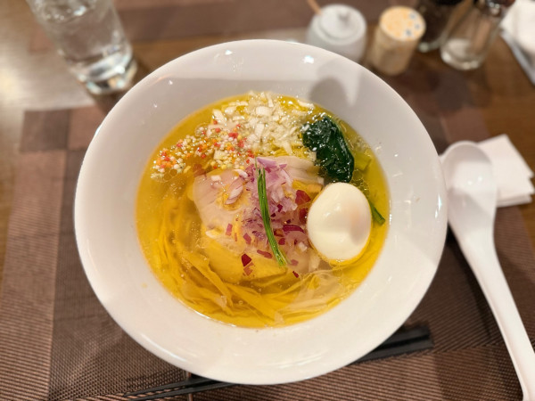 「淡麗らーめん 塩 1300円(税込)」@幻の天義の写真