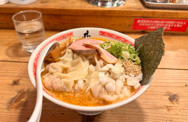 「背脂味噌らぁめん＋ワンタン」@井田商店の写真