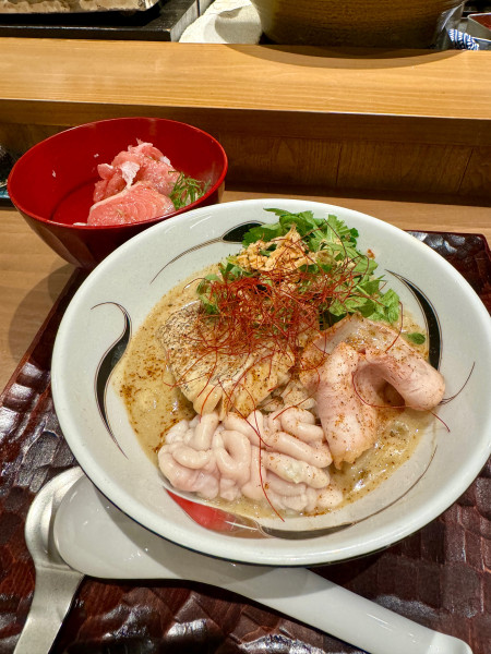 「浅利と真鱈の濃厚味噌そば 天然本まぐろ脳天刺身飯」@饗 くろ㐂の写真