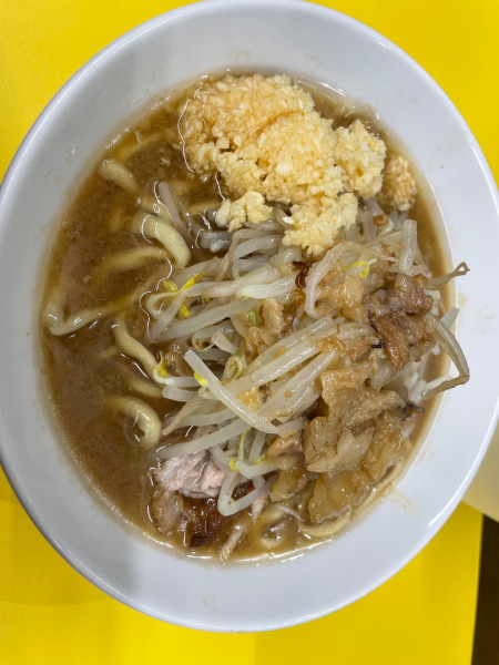 「ラーメン150gヤサイ少なめニンニクアブラ」@豚が1番⭐︎脂が2番の写真