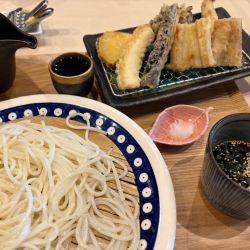 天麩羅と五島うどんのセット松(穴子、海老、魚介、野菜三種)