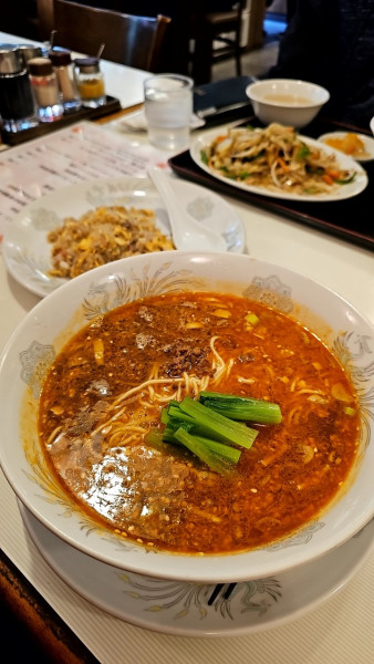 「坦々麺と半チャーハンセット1,200円」@ジャスミン亭の写真