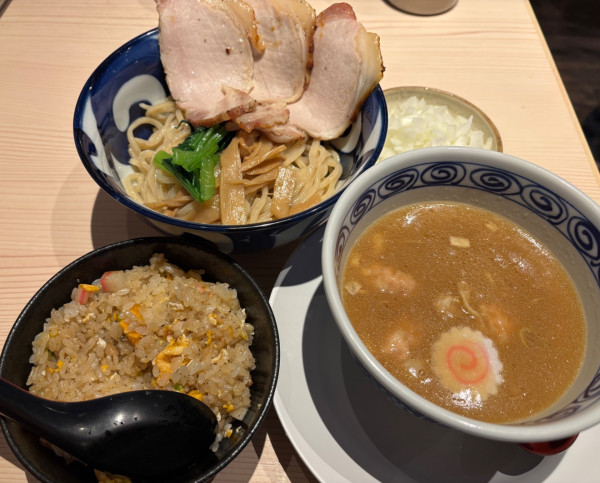 「鶏白湯つけ麺 +チャーシュー +玉葱+半チャーハン」@麺酒処 龍さん。の写真