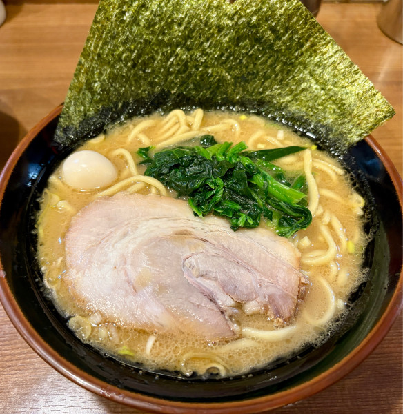 「ラーメン＋海苔＋サービスライス」@横浜家系ラーメン 喜多見家の写真