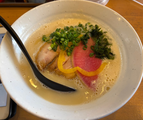「鶏白湯ラーメン 塩」@麺場 鶏源 TORIGEN 黄金町店の写真