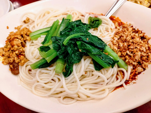「汁なし担々麺、焼餃子、水餃子、拌三絲、他色々」@中国家庭料理 楊 池袋店の写真