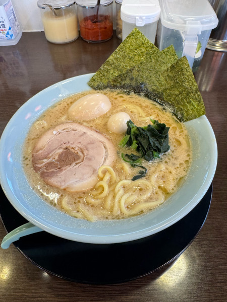 「味玉ラーメン」@横浜家系ラーメン慶家 蓮田店の写真