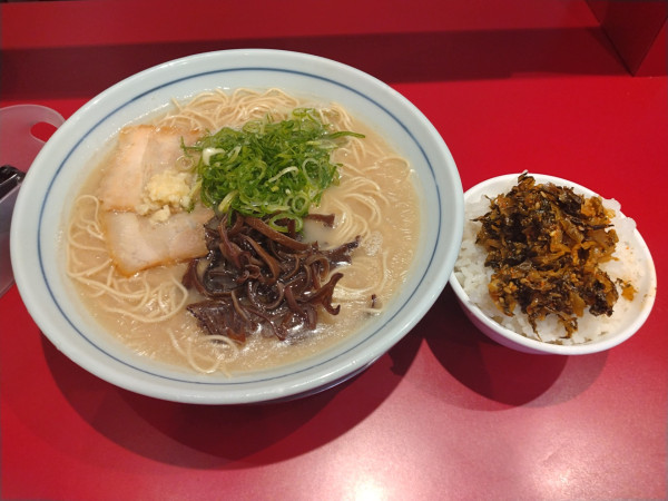「本場博多ラーメン+ライス無料¥700-」@本場博多ラーメン せまかっちゃん 神田店の写真