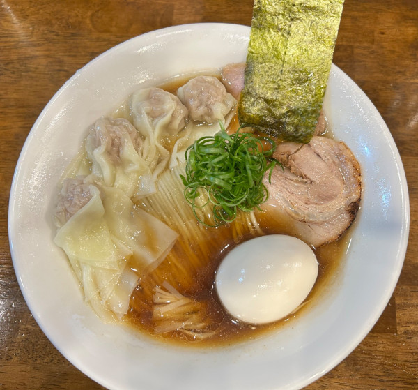 「ワンタン中華そば+味玉1250円」@伊東中華そばの写真