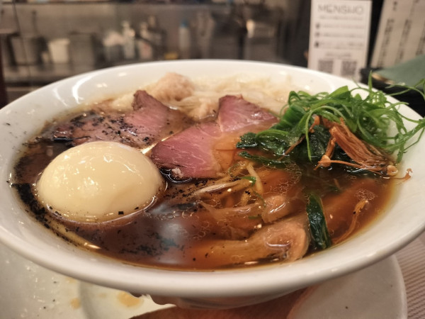 「醤油雲呑麺」@MENSHOの写真