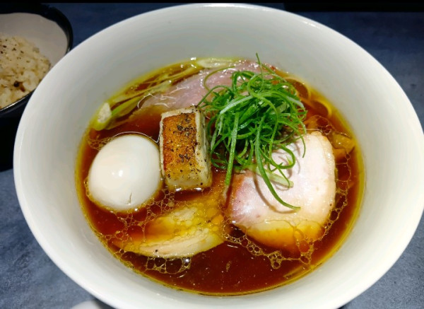 「醤油RAMENプレミアム」@うずとかみなりの写真