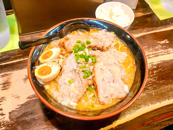「濃厚味噌チャーシューめん 大盛（＋味玉＋背脂）」@行者ラーメン 熱人G麺の写真