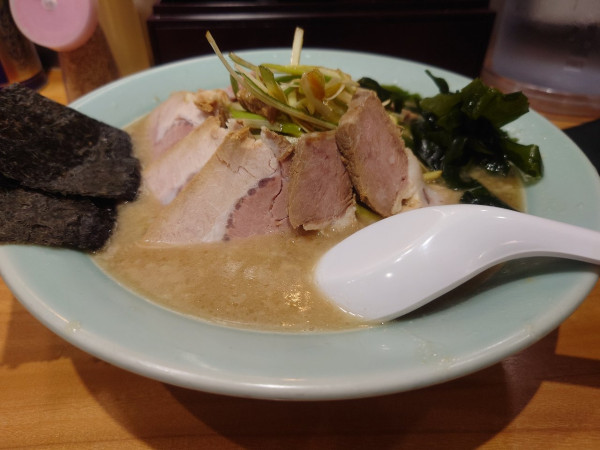 「ネギラーメン（TOPチャーシュー）」@ラーメン関口の写真