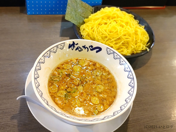 「冷や盛りばんから（大盛り＋替え玉）」@東京豚骨拉麺 ばんから 竜王バイパス店の写真