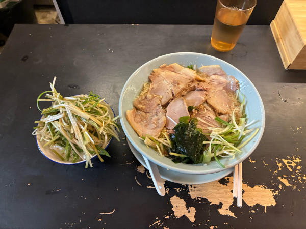 「チャーシューメン並＋ネギライス　900+200円」@逢坂製麺の写真