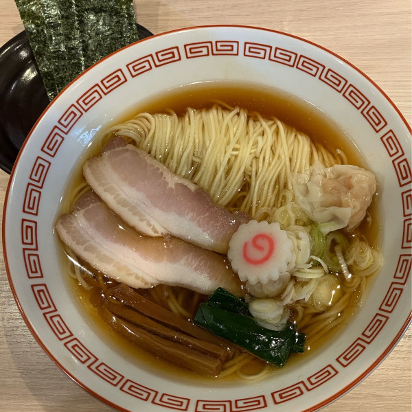「渋くはない醤油煮干しらーめん中盛880円【限定】」@麺屋 一燈の写真