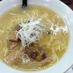 塩もつそば(大盛・1040円・メンマ抜)