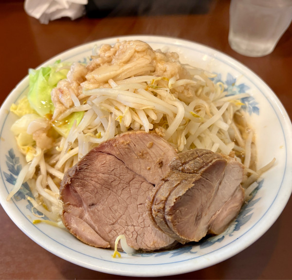 「らーめん(ヤサイ増し、背脂、味濃いめ)」@らーめん陸の写真