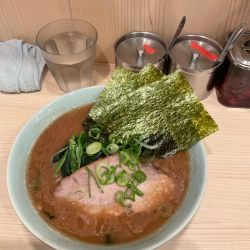 ラーメン　並(半麺)