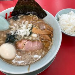 プレミアム醤油とんこつラーメン　￥９６０