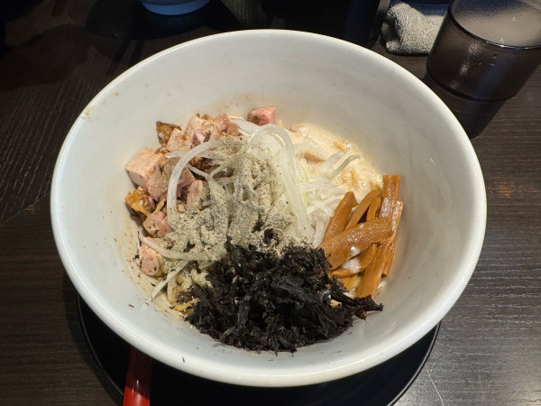「背脂煮干まぜそば」@麺処 夏海の写真