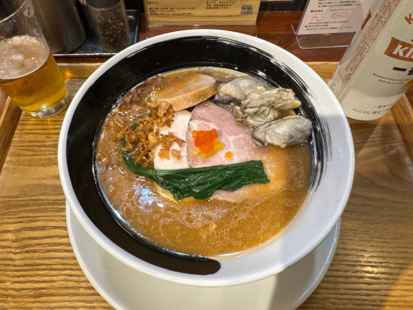 「牡蠣とあん肝の赤味噌そば」@麺処しろくろの写真