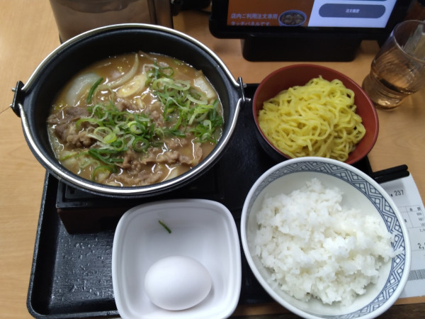 「牛肉玉ラーメン鍋膳(とんこつ)」@吉野家 松戸西口店の写真